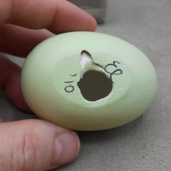 Hand Painted Ceramic Easter Eggs Lot of 2 Eggs Floral Design - Picture 8 of 9